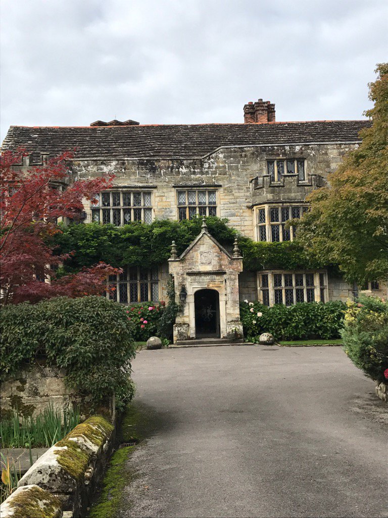 smallfieldplace's tweet photo. Waiting in anticipation to show a lovely new couple around @smallfieldplace ❤️Love my job. https://t.co/eSXJWokAoH