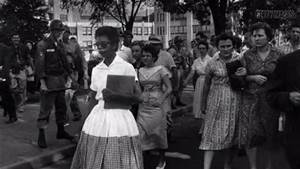 RWTnow's tweet photo. Nine African American students entered Central HS in Little Rock today in 1957: https://t.co/VowCFDfzEi https://t.co/vPk38UfS5K