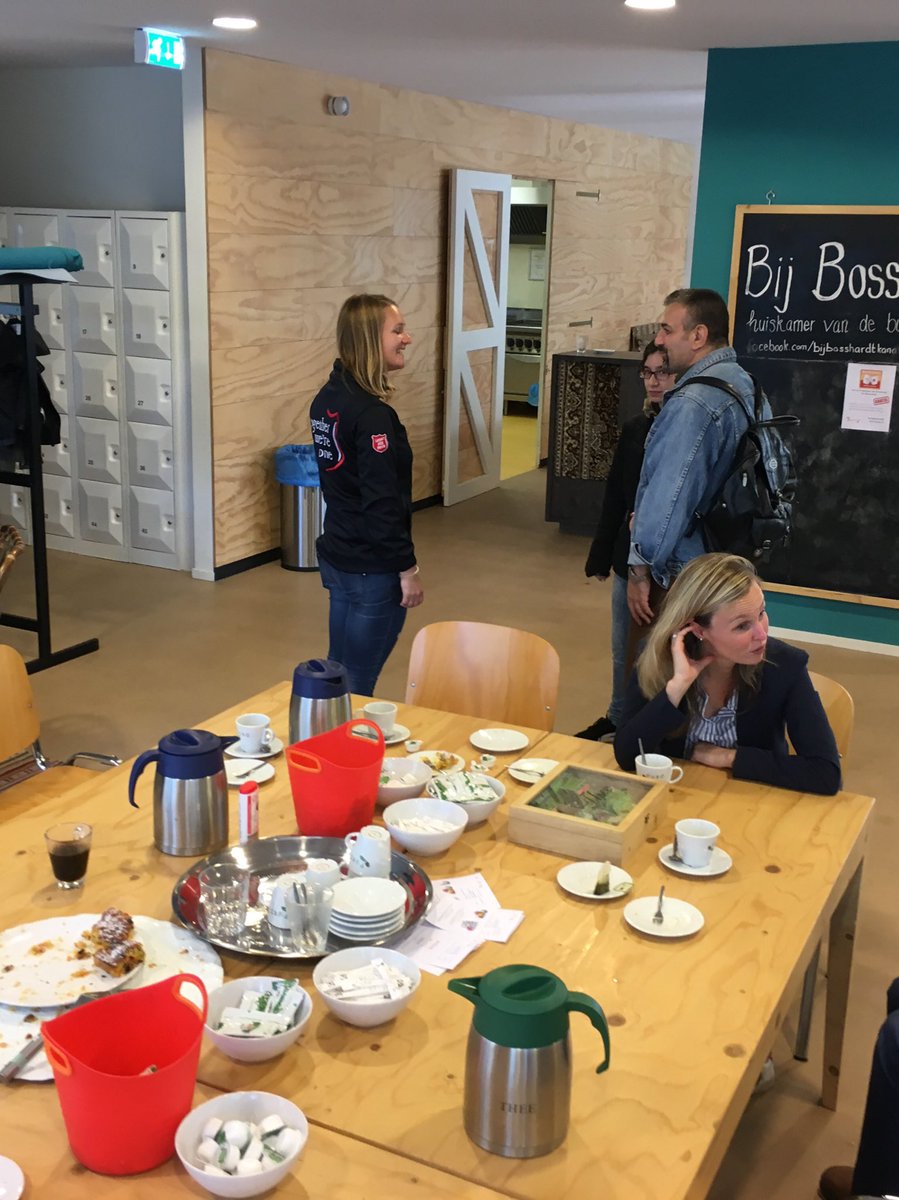 MaartenOoijen's tweet photo. Altijd heerlijk zo'n zaterdagochtend Kanaleneiland bij @BijBosshardt_KE #burendag https://t.co/6H20YRh9C2