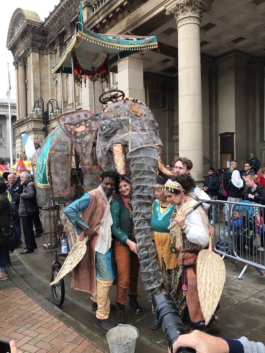 sampad_arts's tweet photo. Now Harminder and the @Festive_Road team are in Victoria Square for Square Dance @BhamWeekender #RangeeliParade https://t.co/X5iJw3hxtK