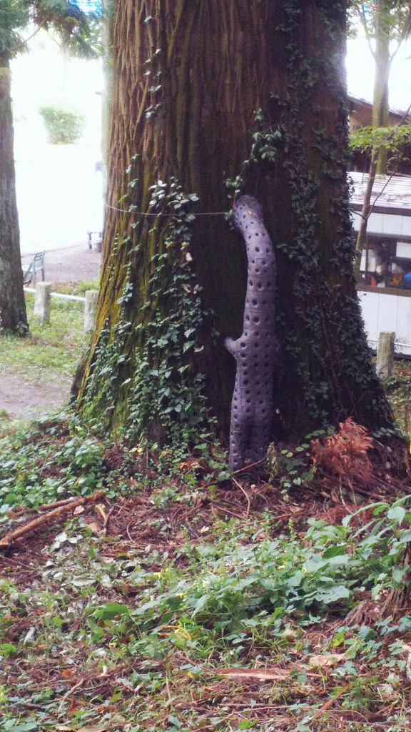 新種のSCPかな？神社に無造作に置かれたオブジェの異物感がすごいｗｗｗ