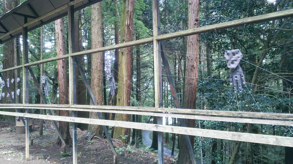 新種のSCPかな？神社に無造作に置かれたオブジェの異物感がすごいｗｗｗ