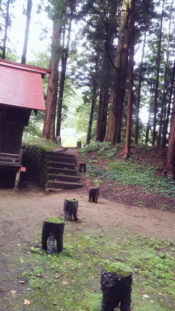 新種のSCPかな？神社に無造作に置かれたオブジェの異物感がすごいｗｗｗ