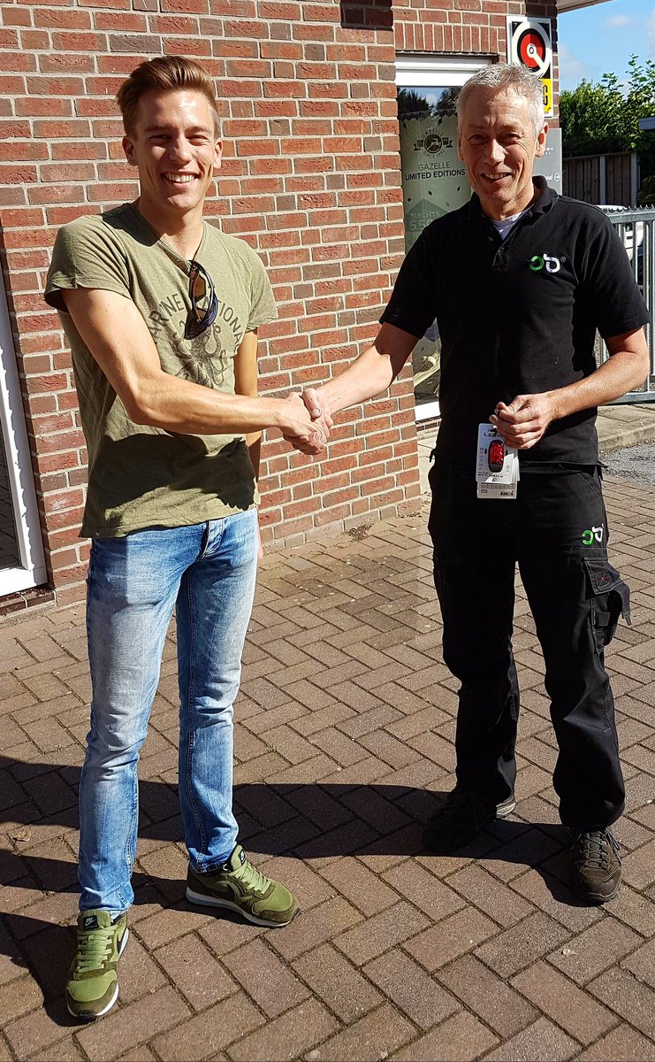 RTCHengelo's tweet photo. Zojuist zijn uit handen van Ronnie de prijzen uitgedeeld van de eerste #RTCHengelo Tour-poule. Heren, nogmaals gefeliciteerd. @SB2wielers https://t.co/WUkT8ytQ6C