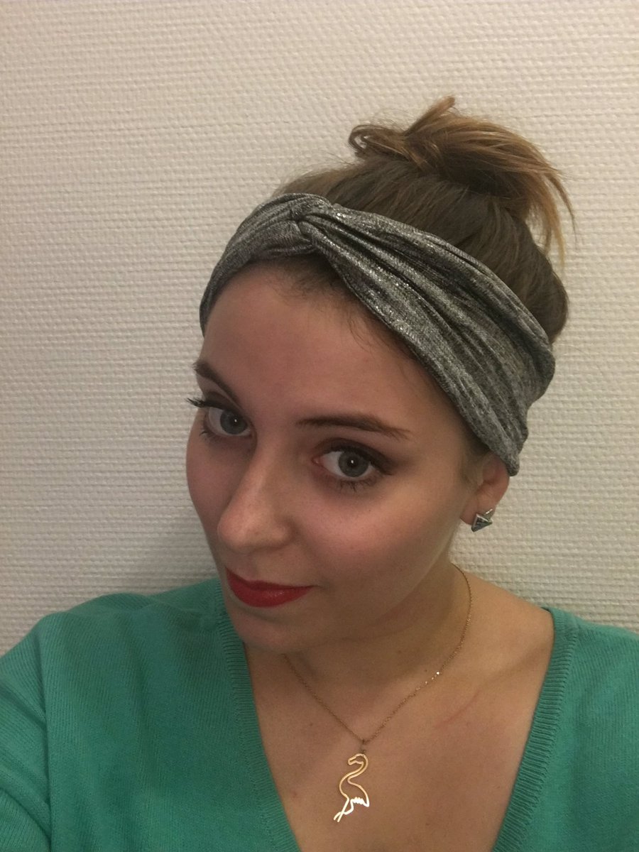 Maniooon's tweet photo. Heureuse d'avoir pu tester un bandana @scrunchieisback ! Accessoire adopté 😉 #scrunchieisbacksampleo https://t.co/dtlorYjsPP