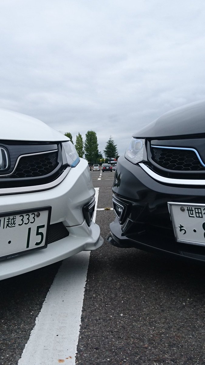 あめ Fr5 郡山にてジェイドオフでした 入れ替わりがあったもののジェイド台 他2台の計22台が参加 不人気車にしては大規模や そして念願のコラボ 弄り方が近い方と 当たりそうで怖かった W ジェイド Jade Hondajade T Co Opv1qc8aks