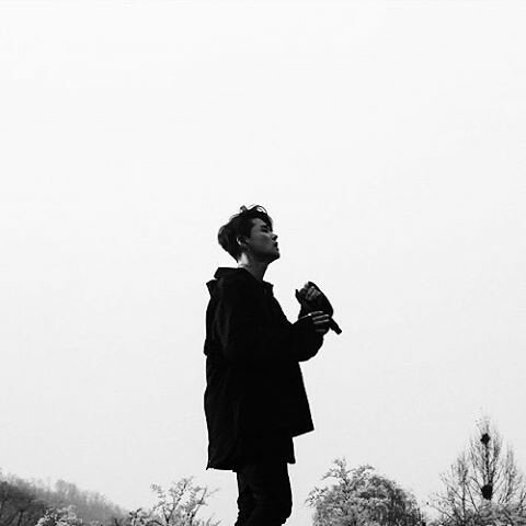 I've posted these pics a lot of times but I'm still gonna post it cause I love his hair so freaking much can you feel me :(