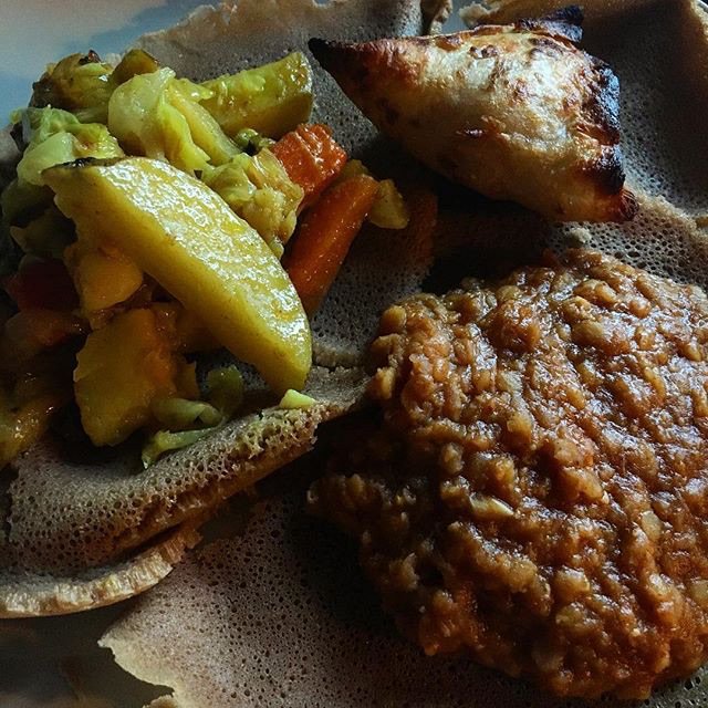 FoodInEthiopia1's tweet photo. Atakilt wot(sautéed cabbage, potatoes and carrot, lentil stew and samosa) served with injera. #Food #foodie #Ethiopian #atakilt #misirwot https://t.co/BVFSpc2jzh