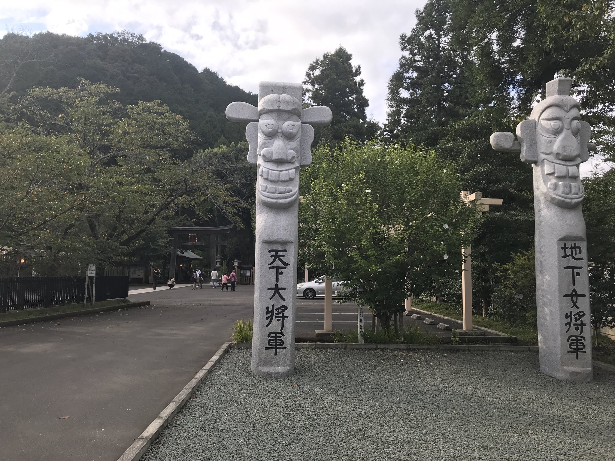 ゆーすけ Fully Vaccinated 天皇さんが来はってからにわかにブレークしている高麗神社に来てみた 入口ではチャンスン 韓国のトーテムポール が迎えてくれる T Co Xo72z54z8s Twitter
