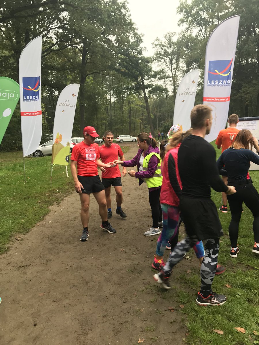 lukasz_borowiak's tweet photo. To już czwarty rok! Dzisiaj mamy kolejne urodziny biegu „parkrun” w @MiastoLeszno #Polana #Trzech #Dębów https://t.co/QFaEyFNg59