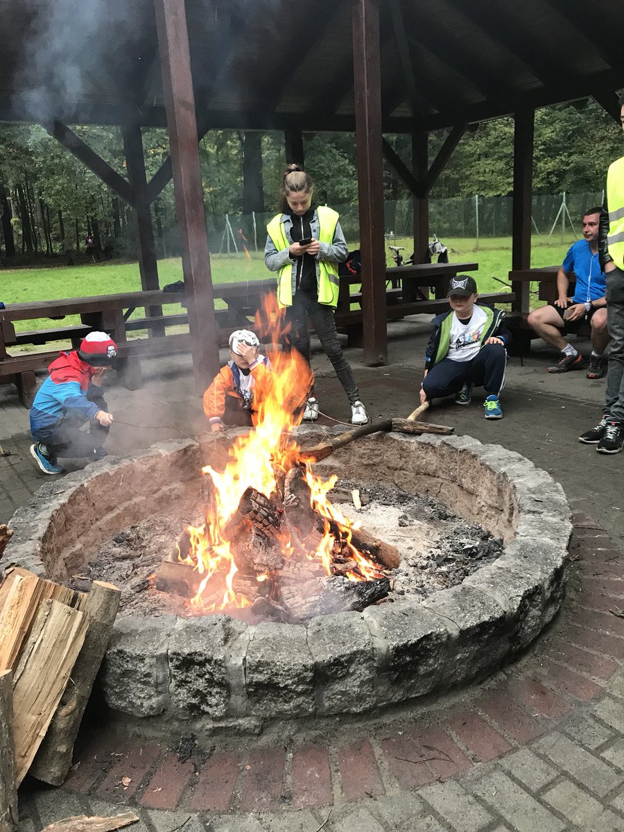 lukasz_borowiak's tweet photo. To już czwarty rok! Dzisiaj mamy kolejne urodziny biegu „parkrun” w @MiastoLeszno #Polana #Trzech #Dębów https://t.co/QFaEyFNg59