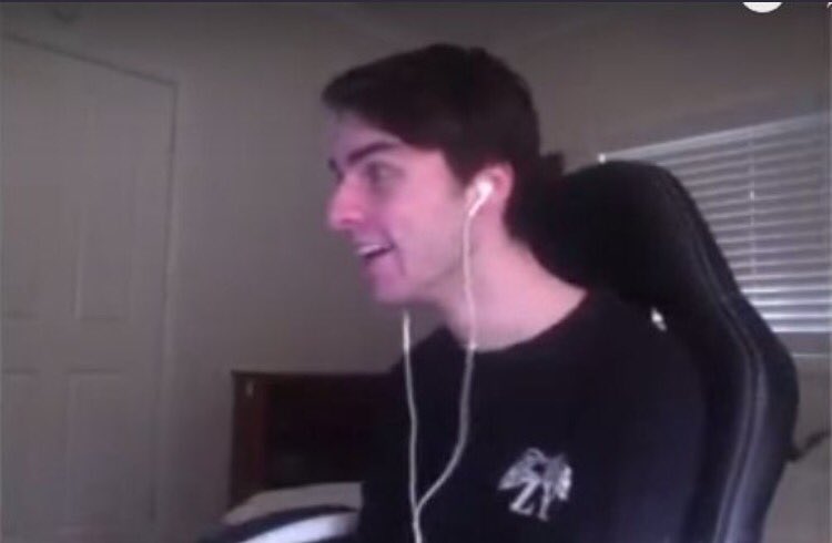 LegacyMV's tweet image. This is kites checking if his shot looks legit enough for his ep