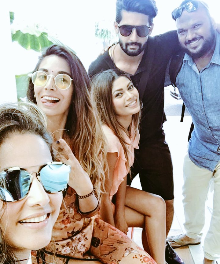 Love_RohanLopa's tweet image. Squad Goals!!❤
P.C @MonicaSDogra 😚

#KKK8 #PainInSpain