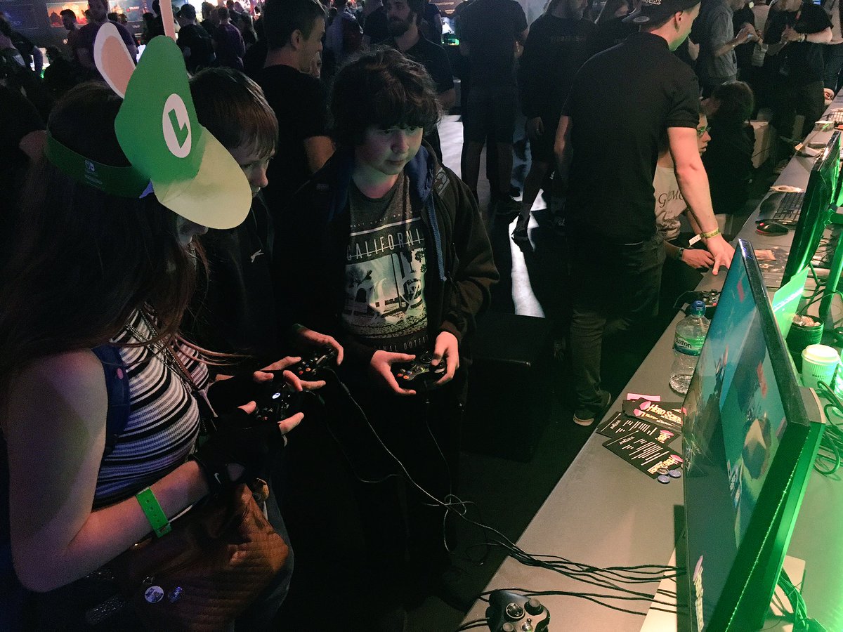 Foxtrot203's tweet photo. Had lots of players yesterday @EGX lookin forward to lots more today! #HeroScience https://t.co/MbKs4cg9OV
