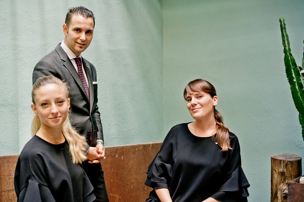 I sorrisi che accompagnano il cliente.
#parallels #pagliaccioroma #anthonygenovese #anthonygenovesechef