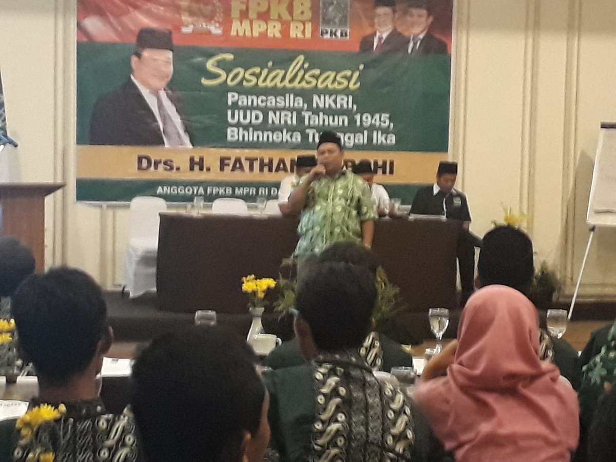 Nu_Rokim's tweet photo. Kang @fathansubchi47 : Pemuda harus menjadi garda terdepan melawan radikalisasi. 
cc @cakiminpkb I @DPP_PKB https://t.co/iPlXvcrMh8