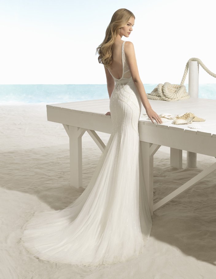 Espectaculares vestidos de #Airebeach!! Apúntate a nuestros desfiles para ver lo nuevo de esta firma→ bit.ly/1PL1o6w
#novias