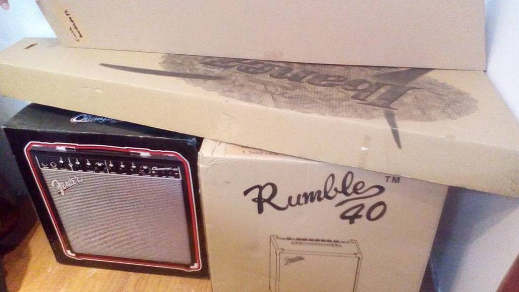 binasenisuara's tweet photo. For sale Gitar&amp;Bass + ampli https://t.co/HXwtj9qfER https://t.co/WJNER67DrI