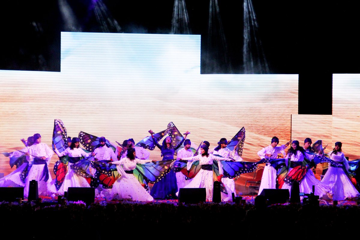 DanceSmithIndia's tweet photo. Beautiful mesmerizing act designed by team DanceSmith which ooze you to aura of spirituality notion.
#Sufiyana #BollywoodPerformance https://t.co/Pdsizr4KpY