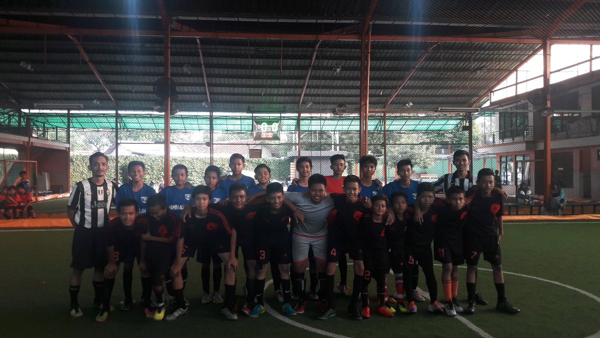 SUDAH MEMASUKI SEMI FINAL, ANTARA SMP 7 TANGSEL VS SMP 11 TANGSEL.
#PIALADIRGAHAYUJCITANGSEL 
#TURNAMENFUTSALSMP
