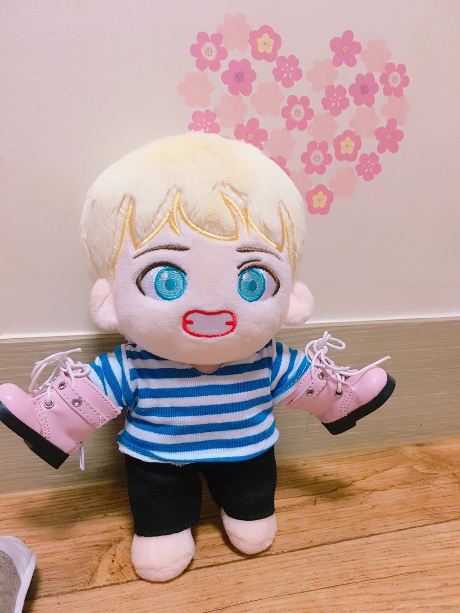 zzimanggae's tweet photo. 윙태 신발 안신을꾸야 >.< 신발은 손에 신어야 제맛! 👻 이히😚🎶 #윙즈태 https://t.co/gwrggRij3H