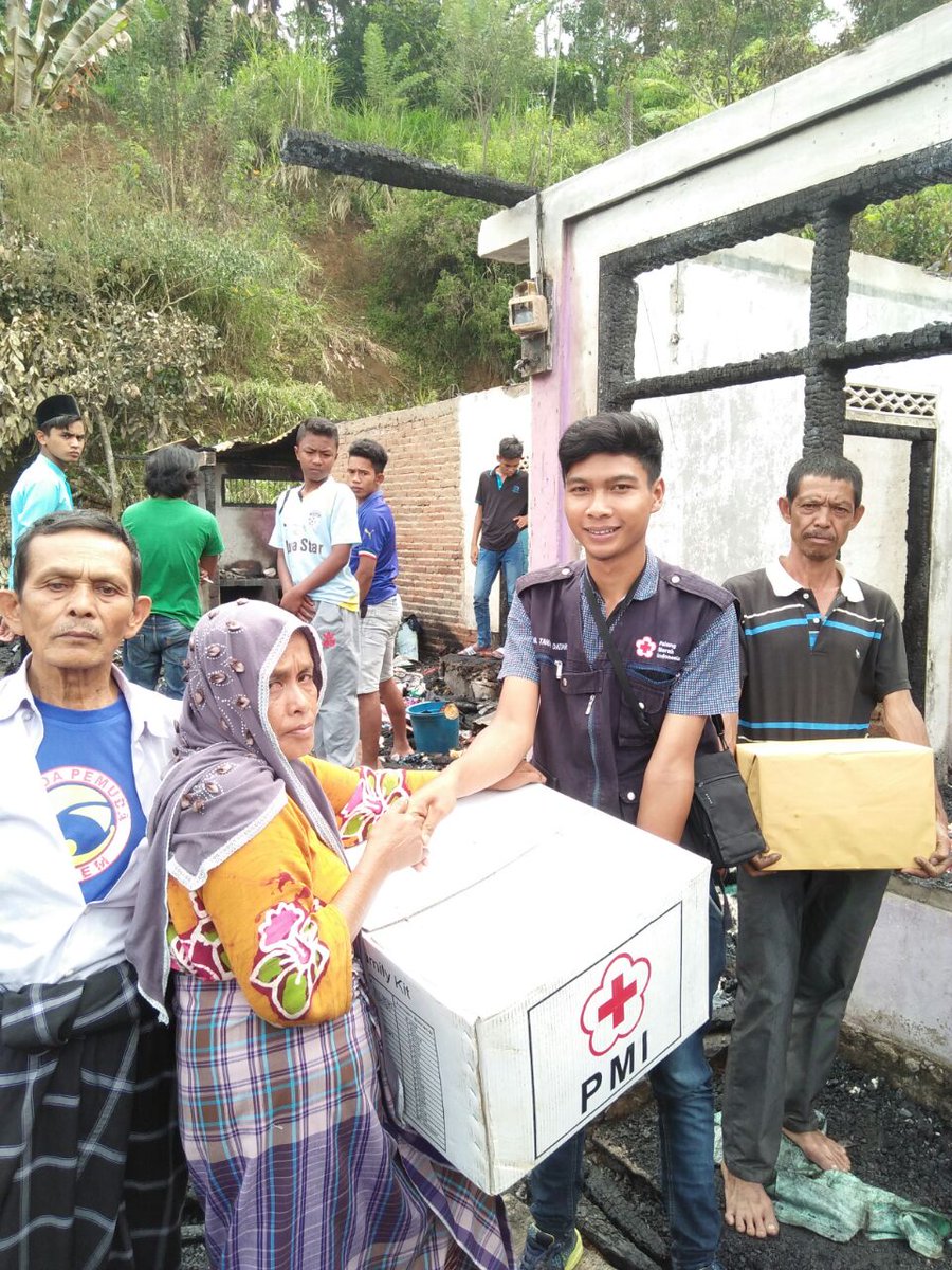 2 rmah dimamah api, <a href="/pmitanahdatar/">PMI KABUPATEN TANAH DATAR</a> bantu korban kebakaran kec. Sungai Tarab, Kab. Tanah Datar. <a href="/palangmerah/">Indonesian Red Cross</a> <a href="/ICRC_id/">ICRC Indonesia dan Timor-Leste</a> @Federation