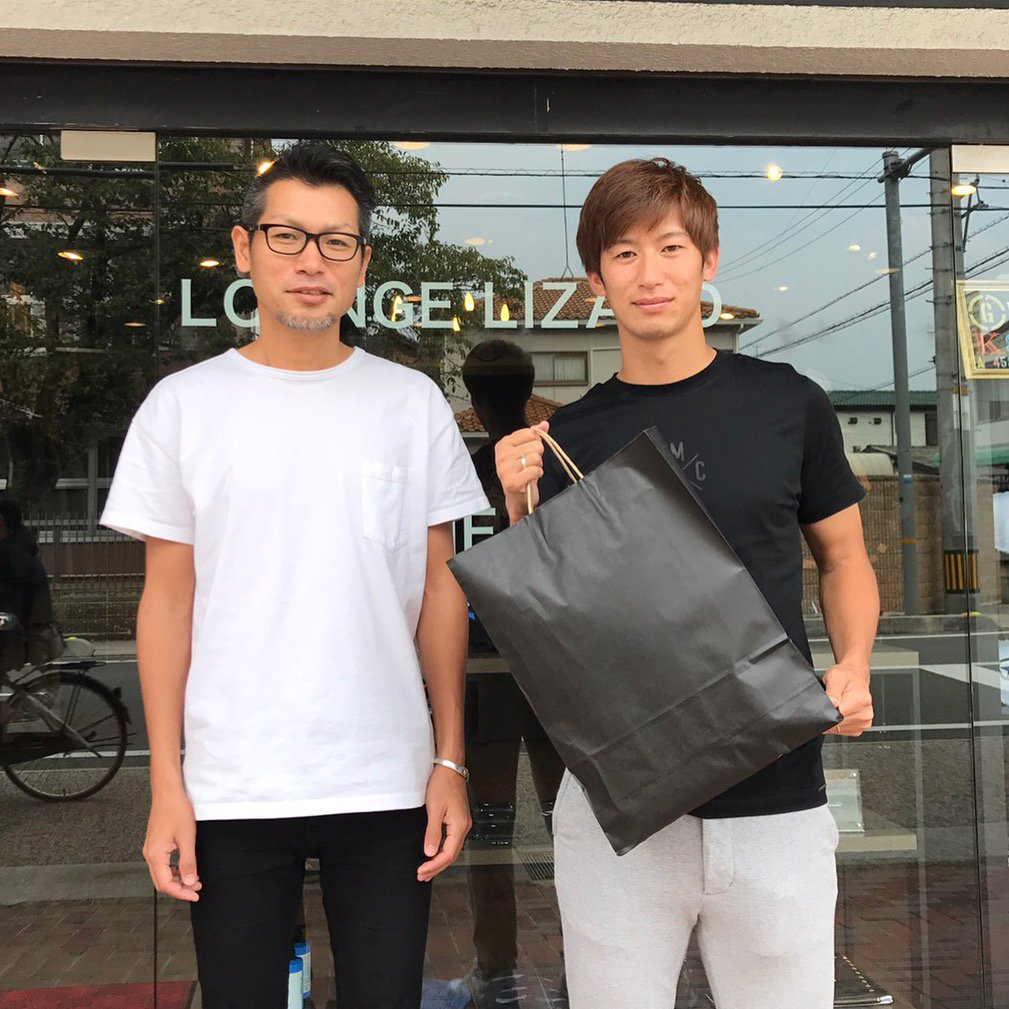 Twitter पर Rosso Yamaguchi V ファーレン長崎 香川勇気選手ご来店 まさかの来店でビックリ ポテンシャルの高い選手なので今後の活躍に期待ですね 香川勇気 Vファーレン長崎 レノファ山口 パドローネ サッカー選手の足にも合う革靴 山口県 山口市 ロッソ