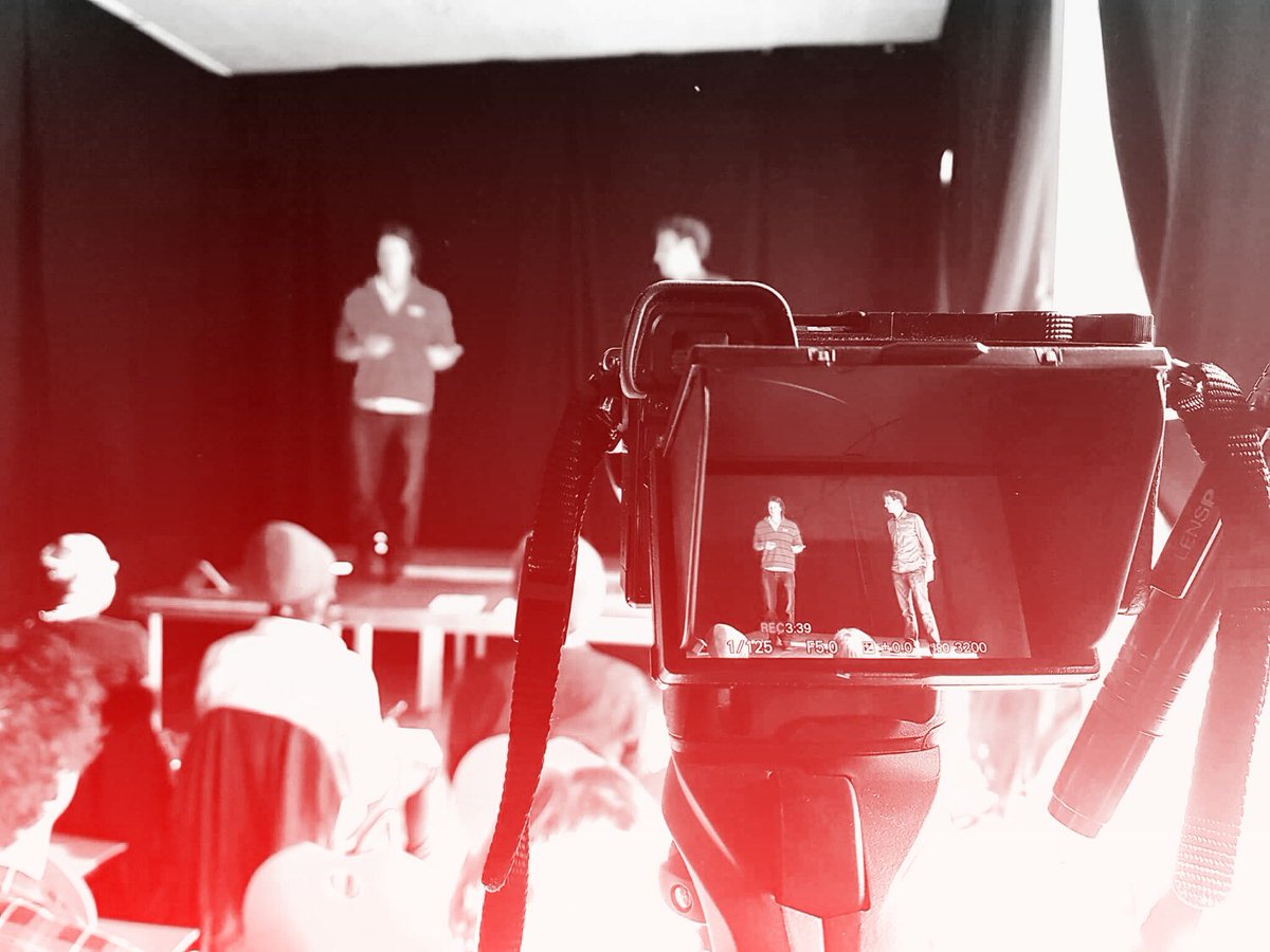 TEDxReims's tweet image. Avec les speakers, notre coach et l'équipe, on échange nos retours pour peaufiner. À suivre largement dans notre story Instagram 😘😘😘