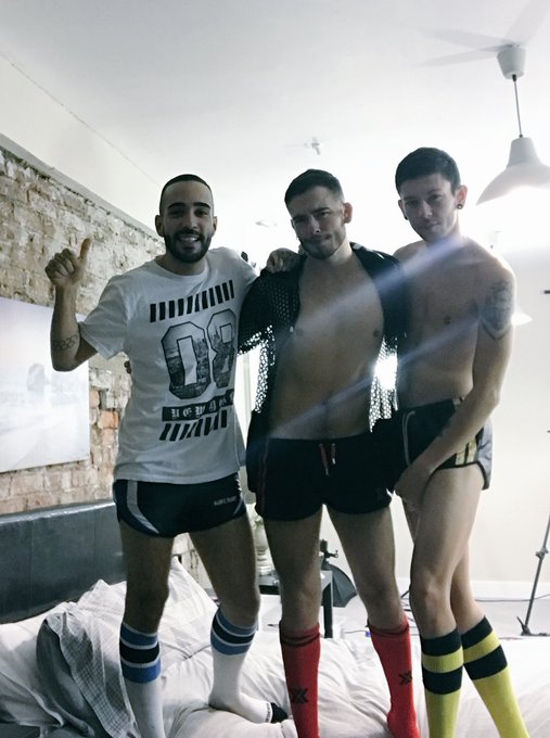 2 pic. Threesome time! Going to destetó @DavidLucaXxX with @SibleyXavierXXX VENGA venga puta @BlakeMasonUK