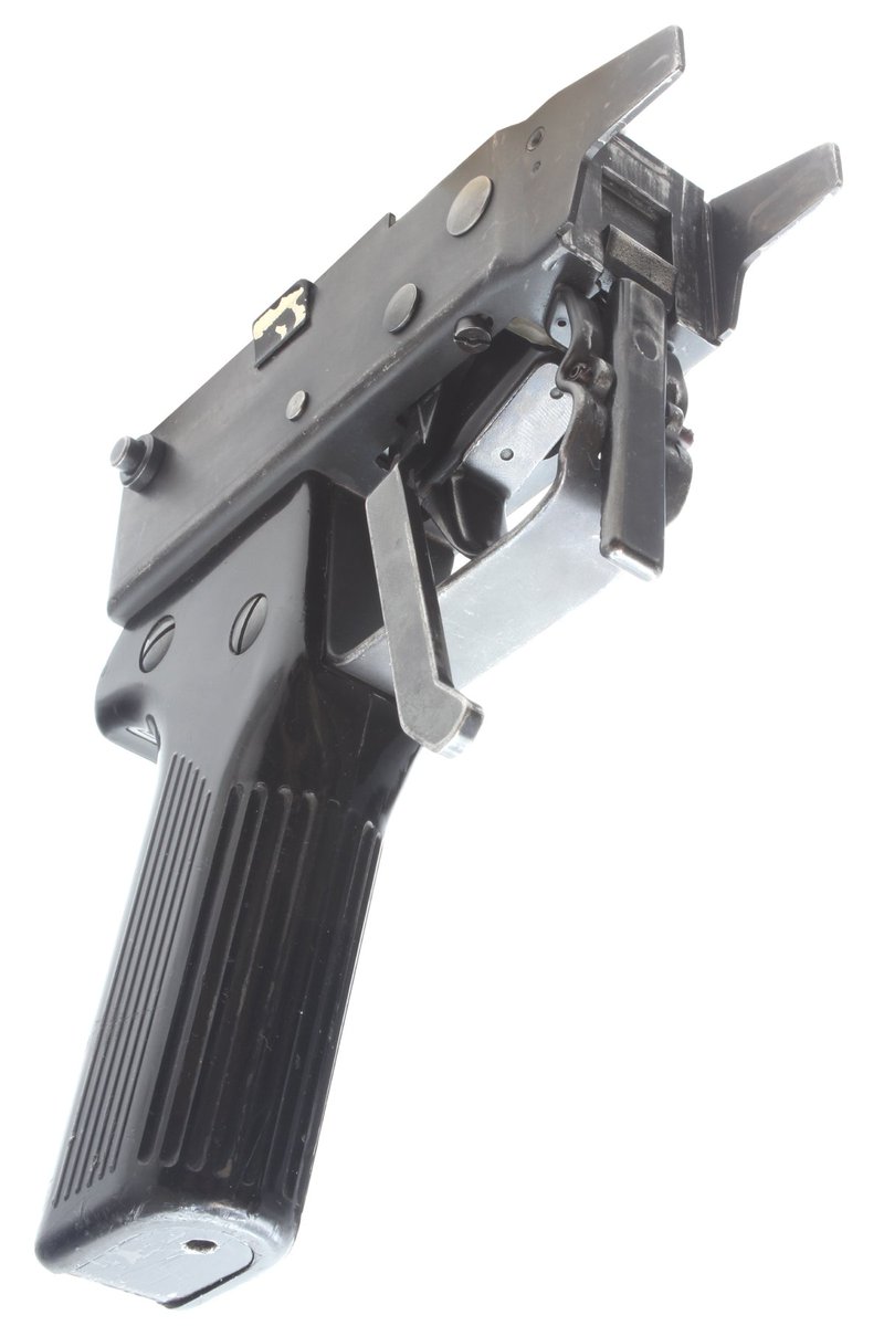 西沢 コウ Ar Twitter 昨日もしましたが たまに宣伝です 名前はstgwですけど 作りはほぼ軽機関銃 ですよね こと Stgw57の本 とらのあな様にて取寄販売中です スイスの超かっこいい銃です よろしければ是非 T Co 6ibaao3byu T Co J18y9npokj