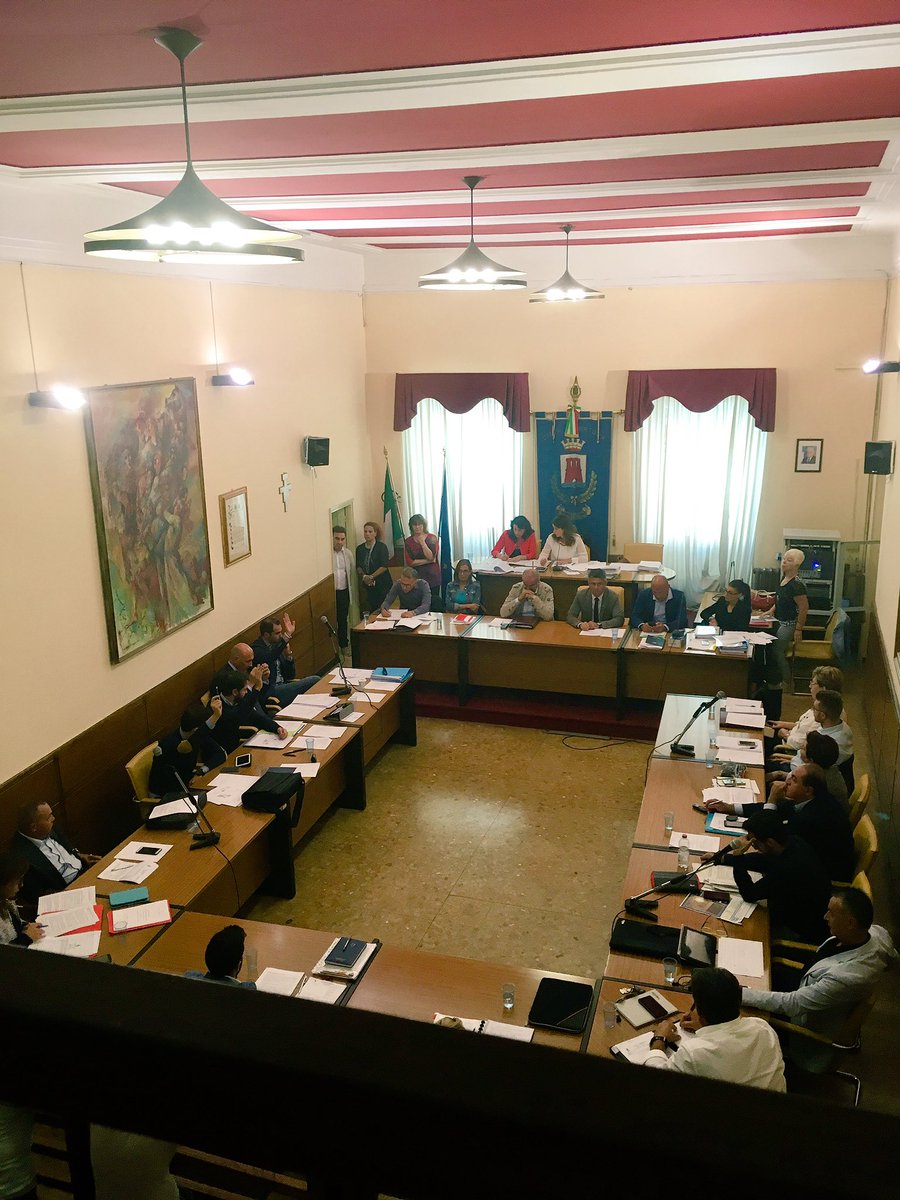 66026ilblog's tweet photo. Votazione del #PianoSociale 🔵Il consiglio comunale approva a maggioranza #OpenOrtona (nelle foto favorevoli, astenuti, contrari) https://t.co/uoBGiW7IwE