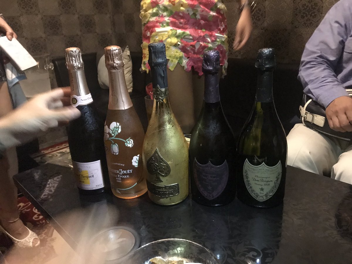 CLUBAILE's tweet image. CLUBAILE本日も元気に営業します。

そーいえばあつしくん開店おめでとう。派手なパーティになりました👍👍
これから頑張ってください！！
今日も元気に行きましょ😍😍😍