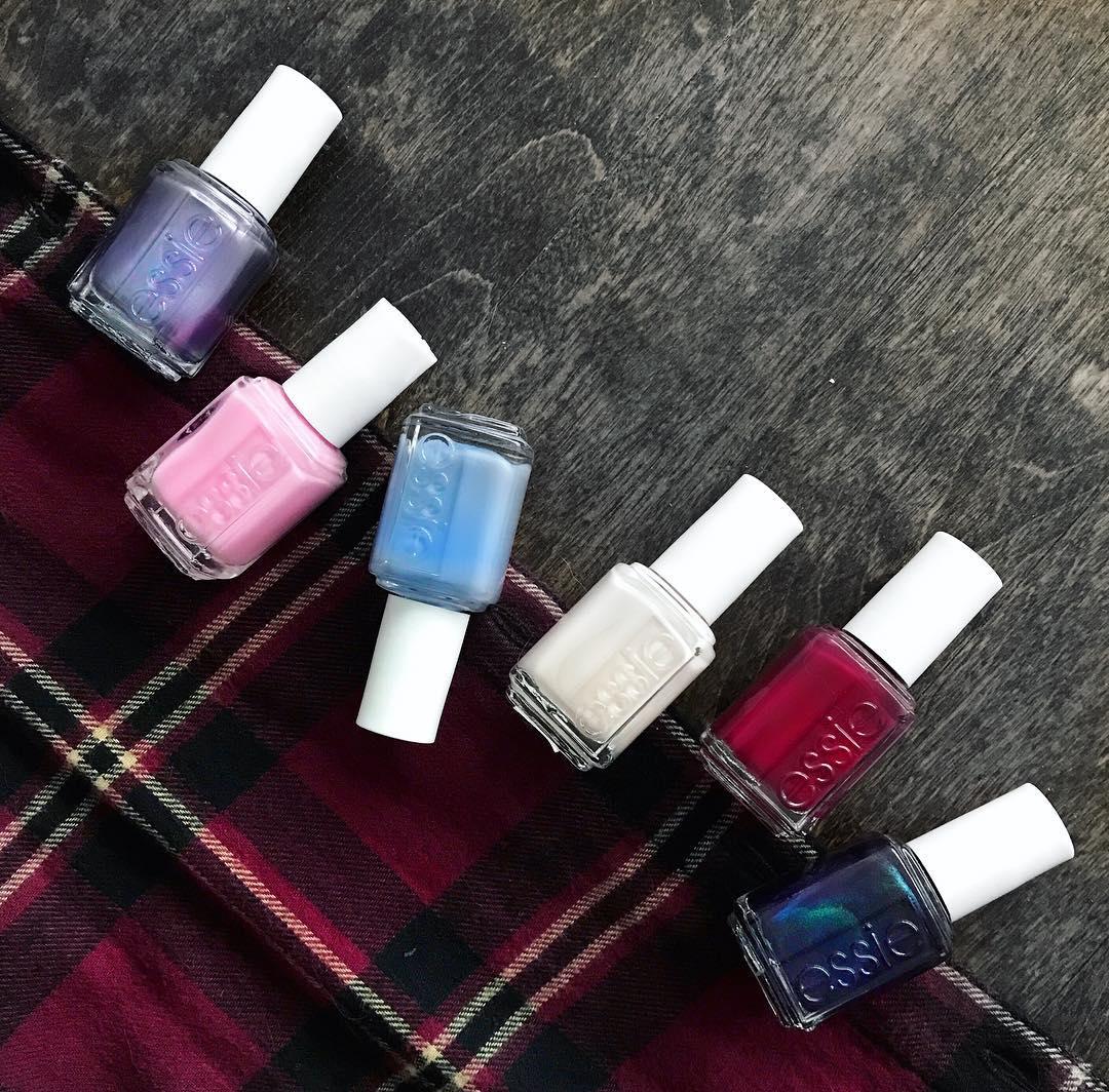 essie's tweet photo. grab that jean jacket, plaid and throw on #essiefall2017 for the ultimate 90s look! which shade is your fave? photo: @laurenslist #essielove https://t.co/1nRbVQKAMc