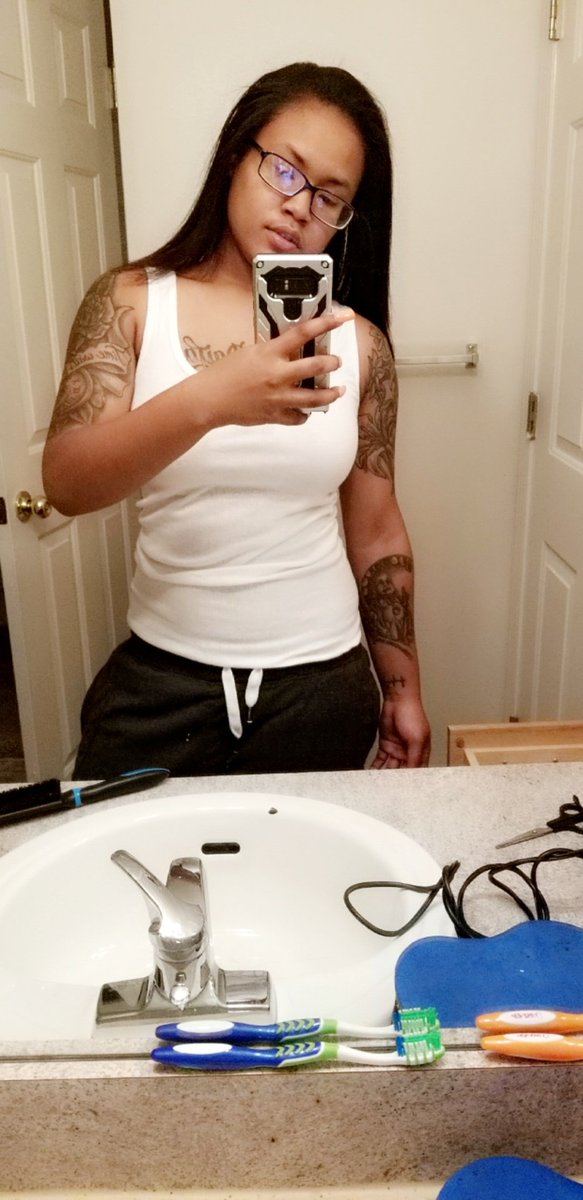 asianTinggg's tweet photo. Time for more tatts.. https://t.co/MLHf4OxLNN