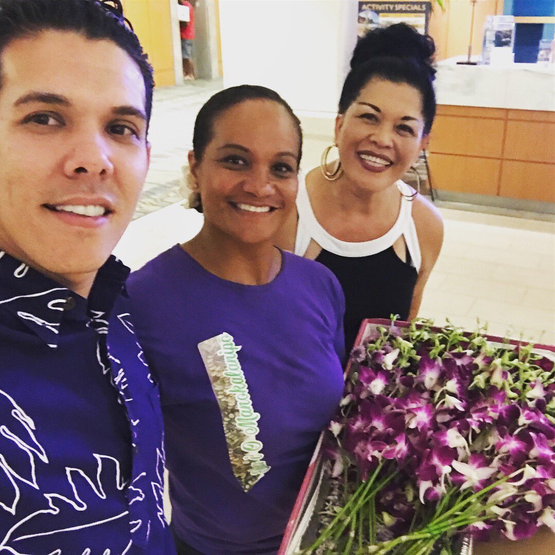 kalanipeamusic's tweet photo. #AlohaFestivals2017 floral parade starts NOW! Good luck to my cousin Kehau Pe'a &amp; unit representing the island of #Kauai 💜 https://t.co/dv3pY8b5Pt