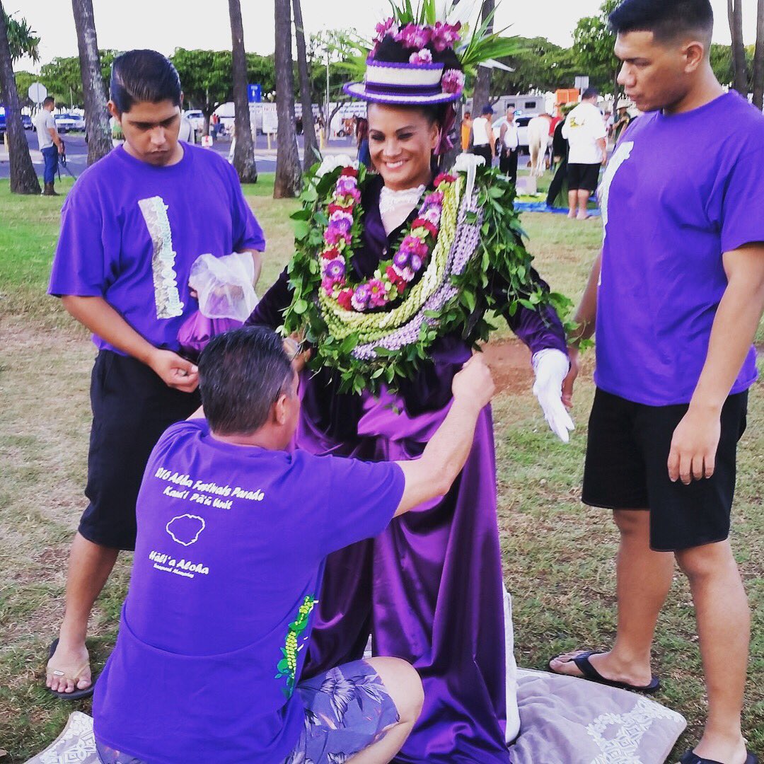 kalanipeamusic's tweet photo. #AlohaFestivals2017 floral parade starts NOW! Good luck to my cousin Kehau Pe'a &amp; unit representing the island of #Kauai 💜 https://t.co/dv3pY8b5Pt