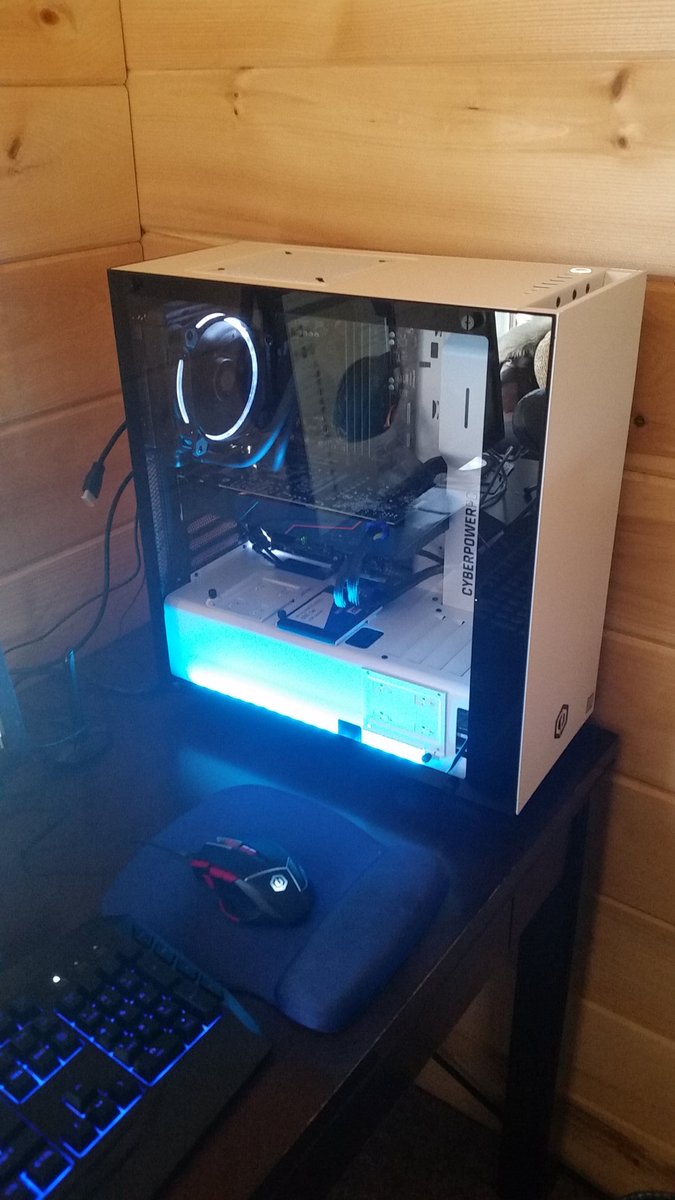 Logann_Gr's tweet image. Love my new @CYBERPOWERPC Gaming level enhanced. #cyberpower #ConsoleToPC