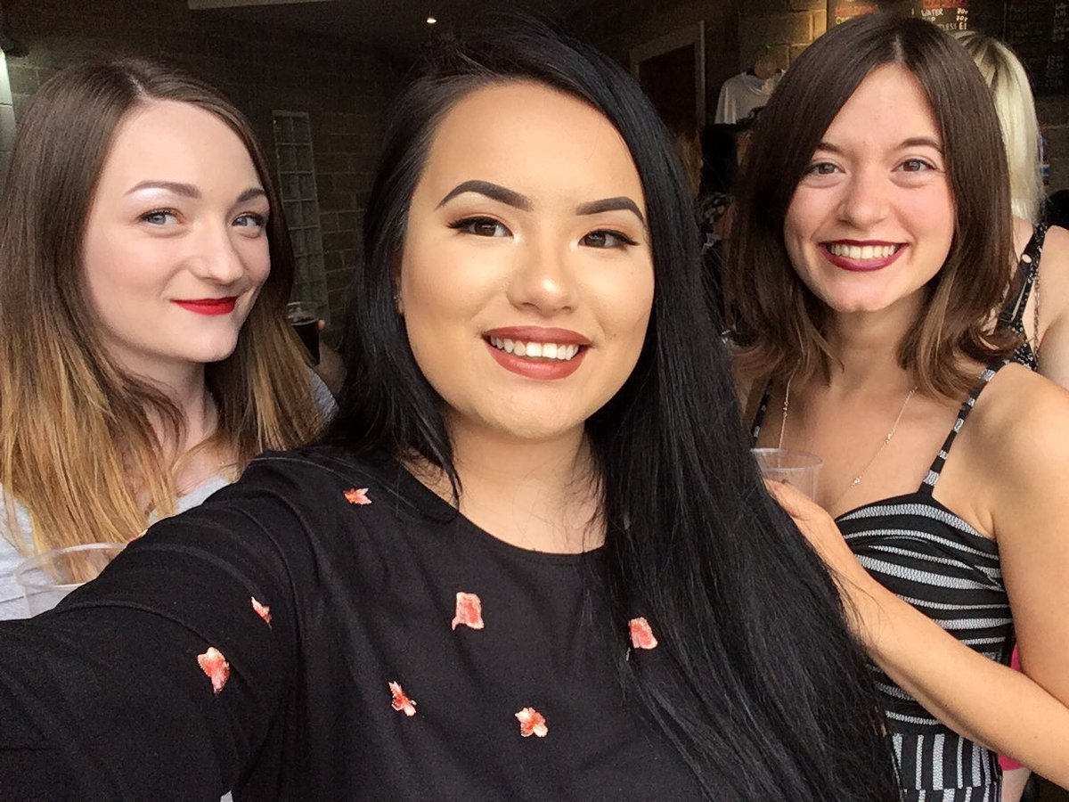 abbeylouisarose's tweet image. So lovely to meet these wonderful people at #BloggersBlogAwards - made my day! 🎉💃🏻