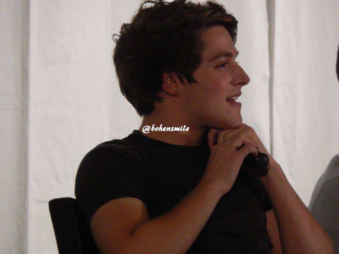 FroyItaly's tweet photo. 📷: old pictures of @froynextdoor with @Charlie_Carver at the Wolfcon III in July 2017 by @bohensmile https://t.co/LRGo6XiQAW