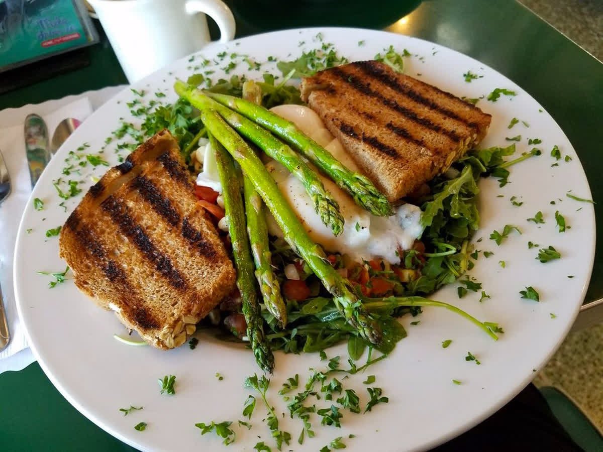 MelsDriveIn's tweet photo. Starting the day with a healthy &amp; hearty breakfast means you can reward yourself later with a milkshake! #MelsMilkshakes #eggsverde #brunch https://t.co/bEwScLPBBJ