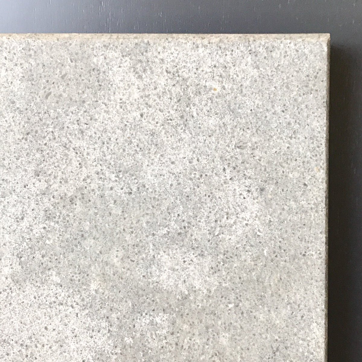 👋 We are open until 2 today! Caesarstone “Rugged Concrete”. #italstonedesign #caesarstonecanada #quartz