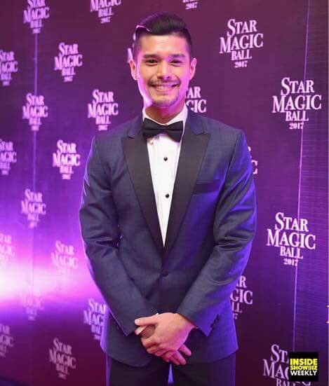 sapphire1078's tweet photo. Killer smile &amp; dapper in suit @akosijcdeberat #JCIna https://t.co/7gxiFs0JoE