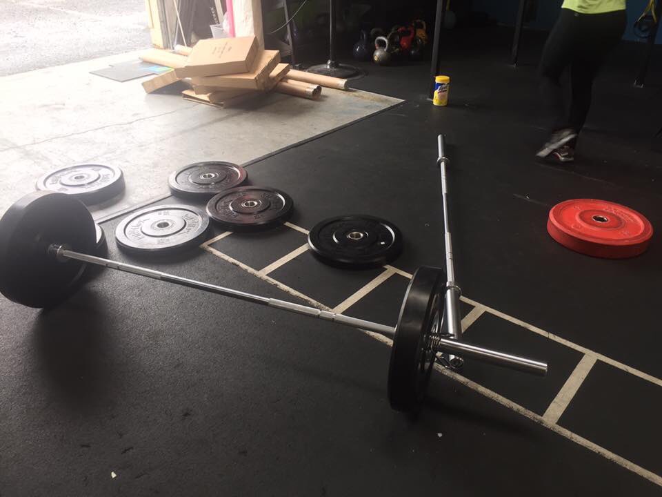 KiloflexFitness's tweet photo. Unwrapping #barbells and #bumperplates at CrossFit Hillsboro! 💪https://t.co/MxzNP3eIaK #kiloflex #fitnessequipment #pdx #fitness #crossfit https://t.co/1x6wxWPv6I