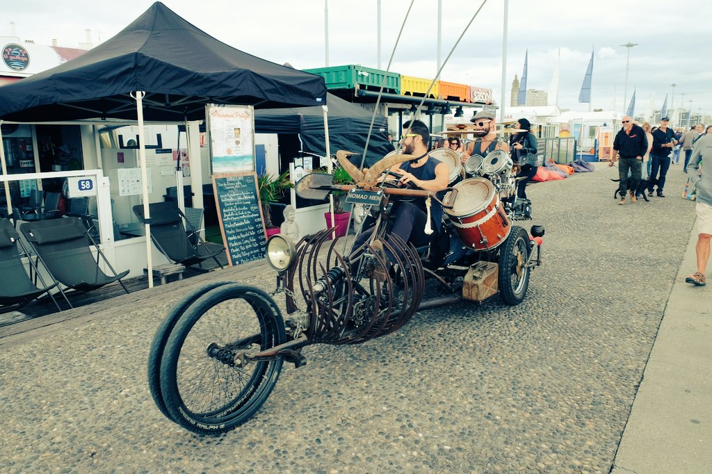 AnneBBrunet's tweet photo. Les Nomad  Men en Batt Mobile à LH  @nomad_men @LH_LeHavre @UnEteauHavre #artdelarue #musique https://t.co/6Lxay8aePJ