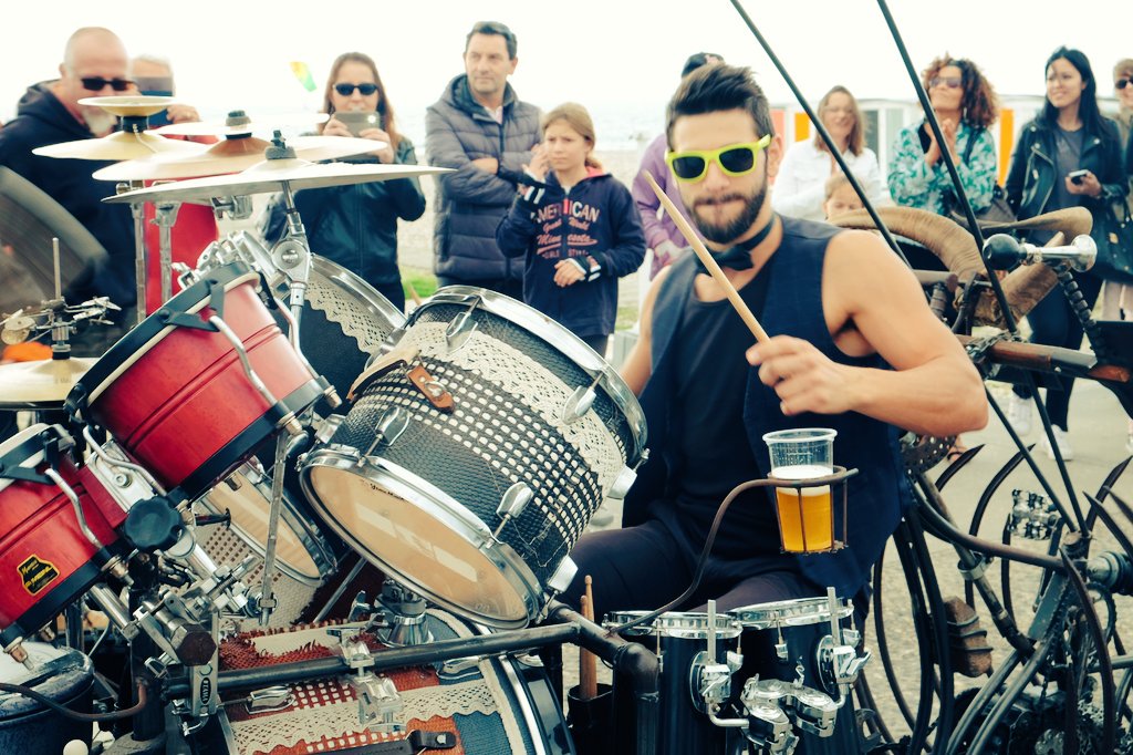 AnneBBrunet's tweet photo. Les Nomad  Men en Batt Mobile à LH  @nomad_men @LH_LeHavre @UnEteauHavre #artdelarue #musique https://t.co/6Lxay8aePJ