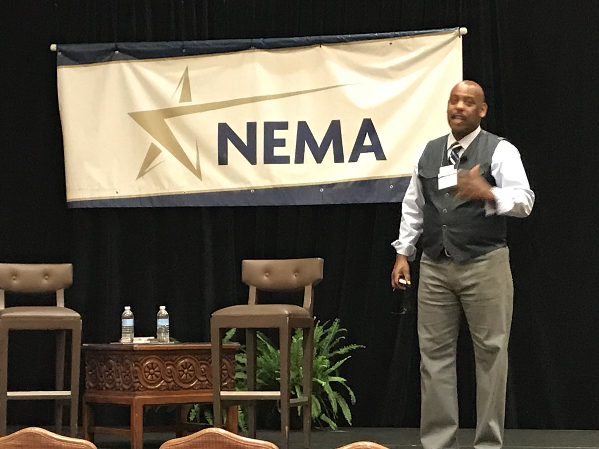 bsmith_GHIS's tweet photo. Great turn out for the ANL social media workshop. #NEMAForum2017 https://t.co/pWf4tNgREl