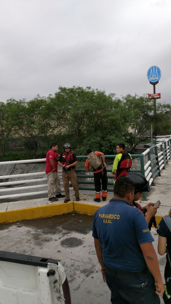 Continúan los trabajos de búsqueda en diferentes arroyos del área metropolitana con el apoyo de los binomios caninos.