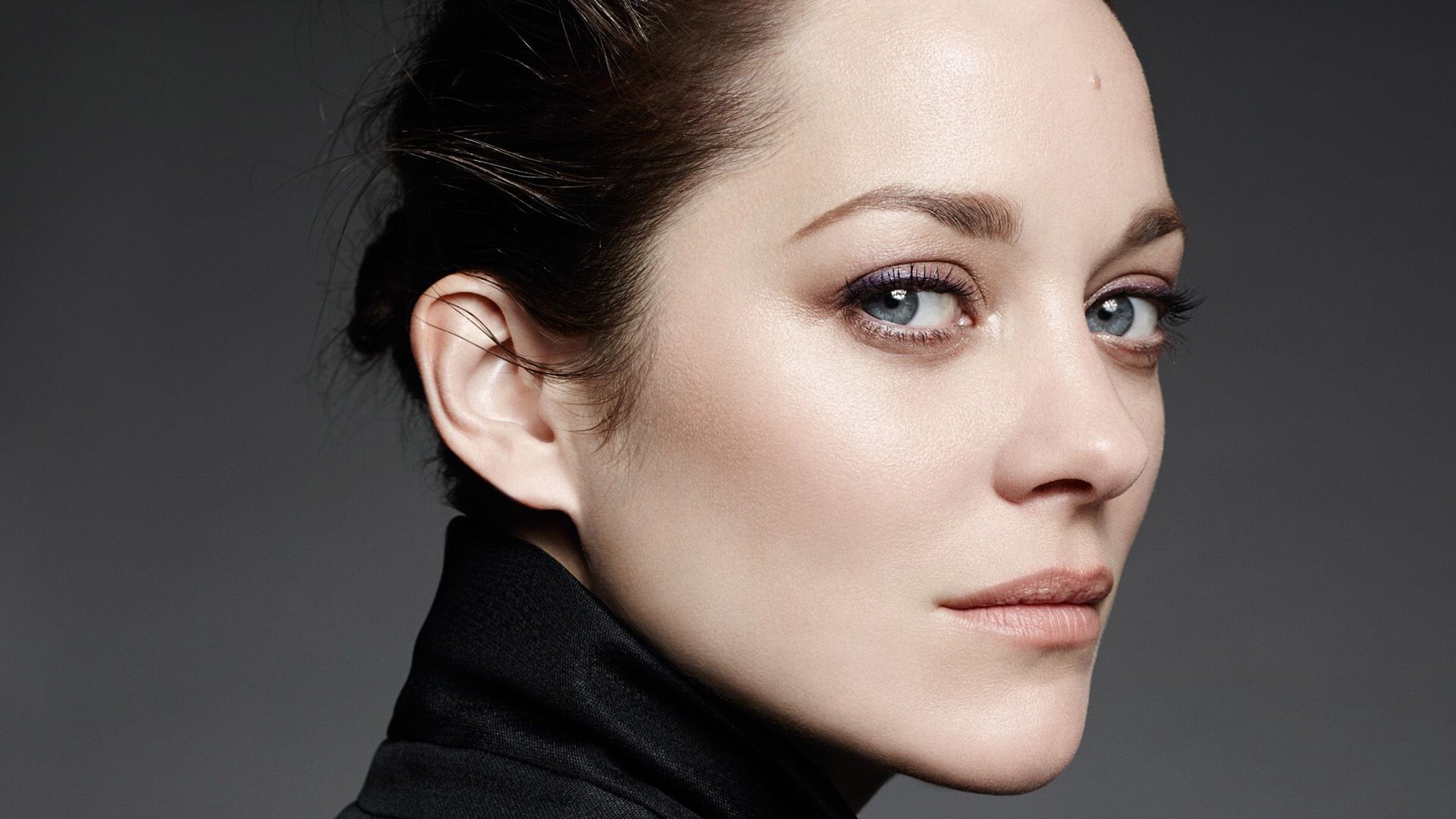    We wish a very happy birthday to the amazing Marion Cotillard! 