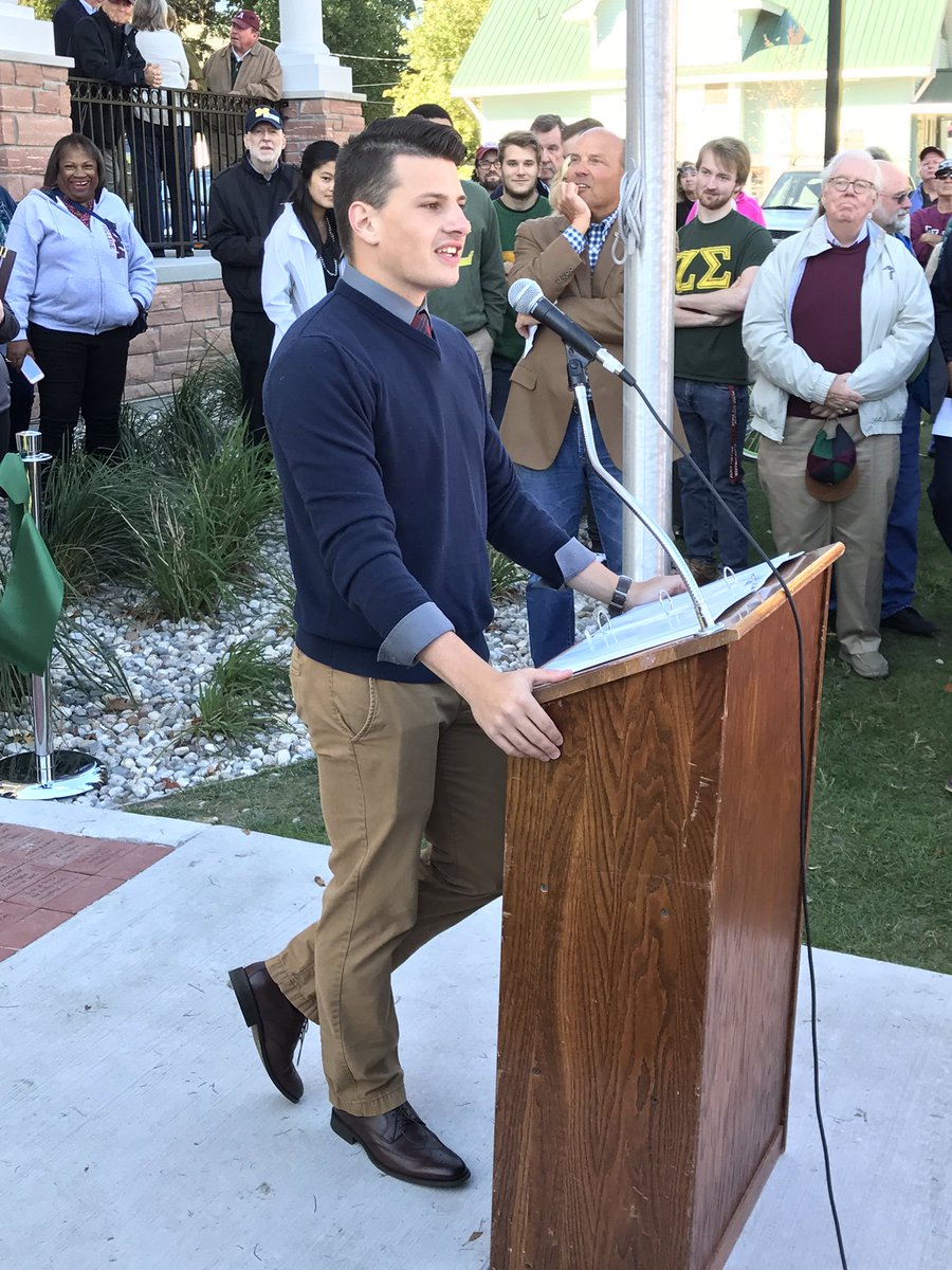 ZetaSigs's tweet photo. What a ceremony! Hail to the Green and Gold #ThankYou #TrueSigs https://t.co/mwFfEygqxs