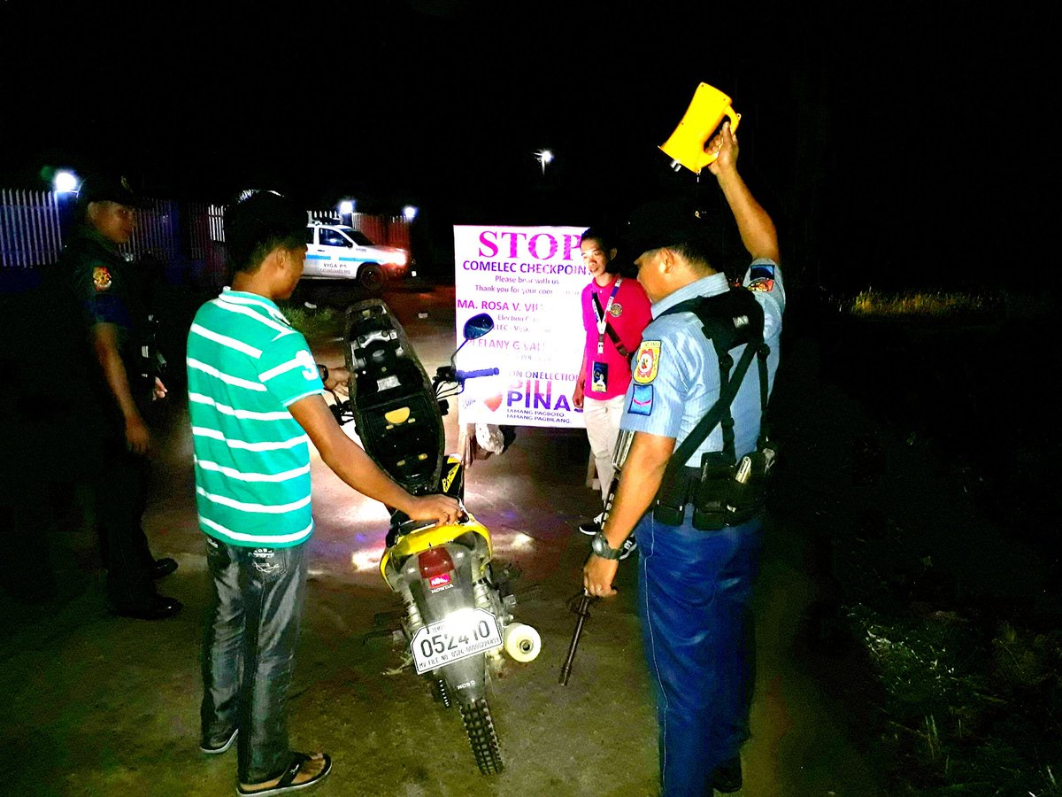 COMELECviga's tweet photo. ...nationwide simultaneous kick off Election Gun Ban / COMELEC CHECKPOINT  (12:01AM October 1,2017)...
#TuloyAngTrabaho 
#BSKE2017 https://t.co/8oS1f1J8oC